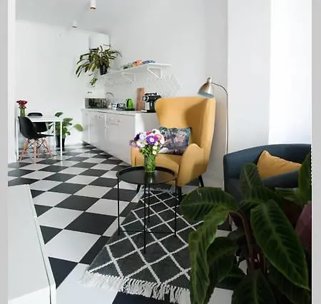 Beyond Lazarza Apartment *
